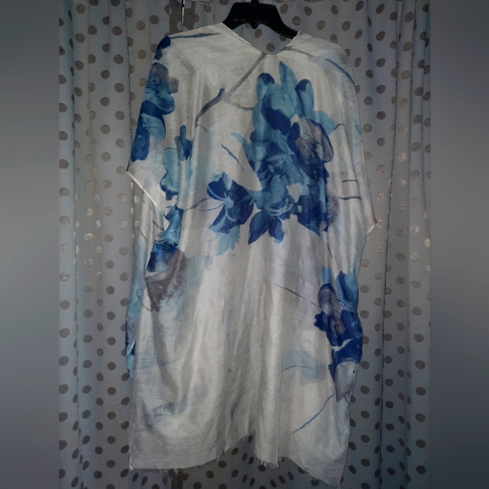 Floral Semi-Sheer Kimono with Raw Hem Slight FLAW OS - Picture 5 of 11
